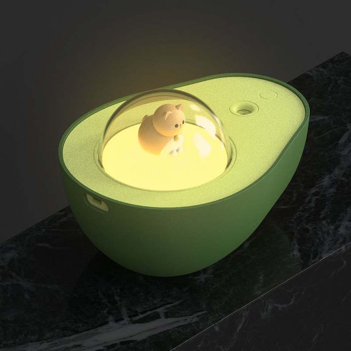 Grüner Avocado Mini Luftbefeuchter mit LED-Licht und Katzenfigur, dekorativ und funktional.