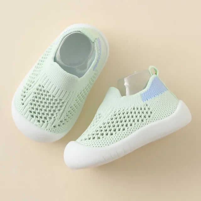 Mintgrüne Baby-Sneaker, atmungsaktiv, rutschfest, weiche Sohle, für Jungen und Mädchen.