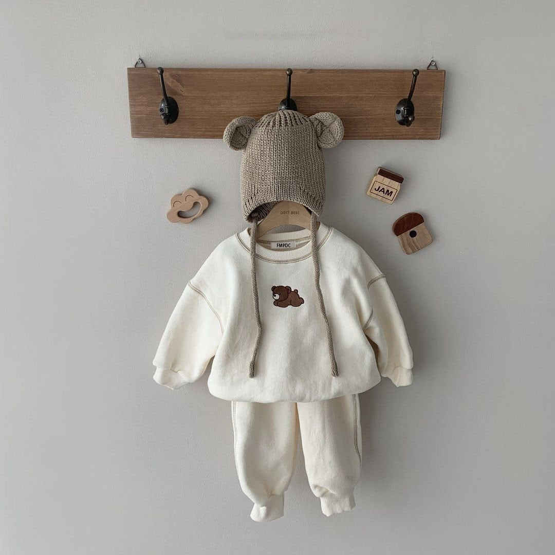 Baby-Set aus Fleece, cremefarben, mit Bärenmotiv und Strickmütze, ideal für Herbst/Winter.
