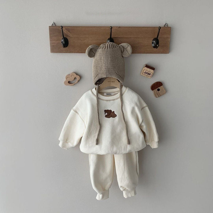 Baby-Set aus Fleece, cremefarben, mit Bärenmotiv und Strickmütze, ideal für Herbst/Winter.