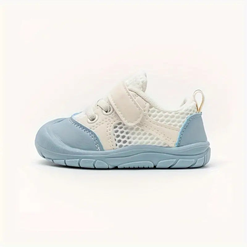 Baby-Sneaker blau-weiß, atmungsaktives Mesh, rutschfeste Sohle, Klettverschluss.
