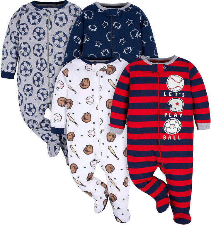 Vier Baby-Strampler mit Sportmotiven, Baumwolle, blau-rot gestreift, fußbedeckend.