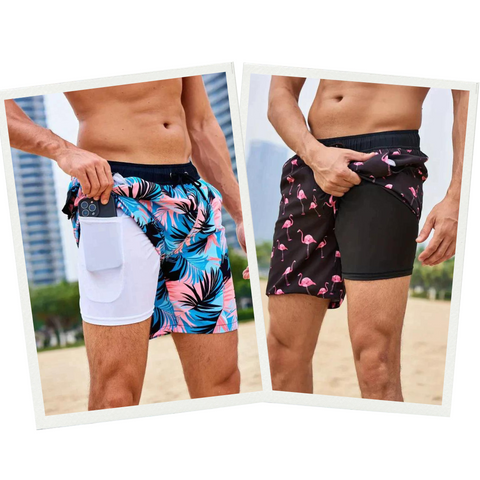Zwei Herren-Badeshorts mit tropischem und Flamingo-Design, Strandhintergrund.