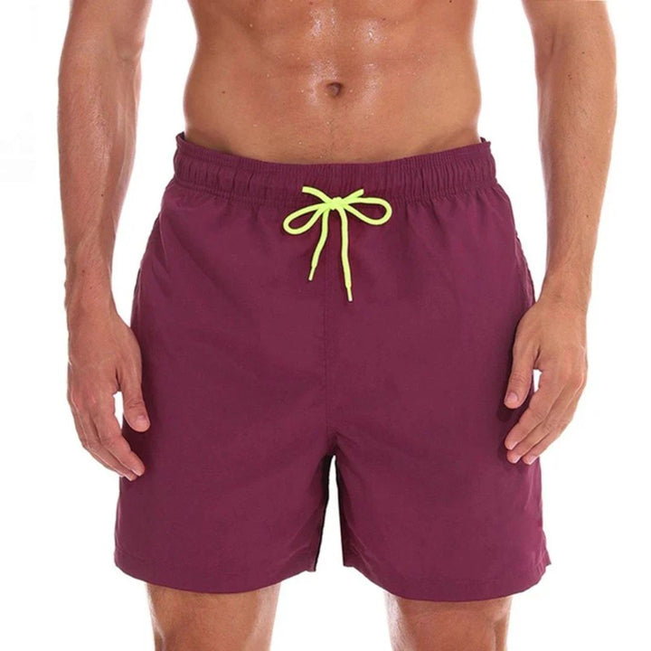 Männer Badehose, lila, elastischer Bund, gelbe Kordel, schnell trocknend, Strandmode.