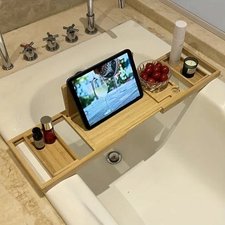 Bambus-Badewannenablage mit Tablet-Halter, Kerze, Wein, Kosmetik, ideal für Entspannung im Bad.