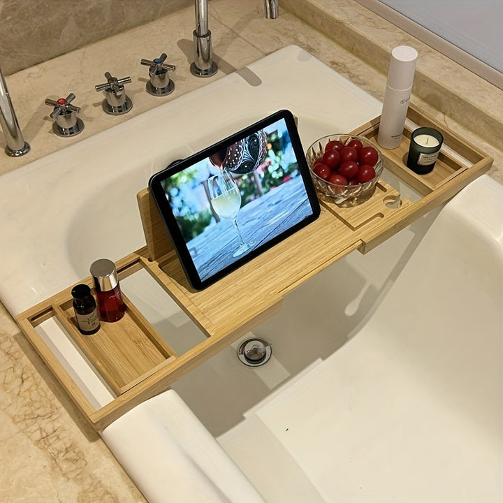 Bambus-Badewannenablage mit Tablet, Kerze, Wein, roten Trauben; Entspannung, Badezimmer-Accessoire.