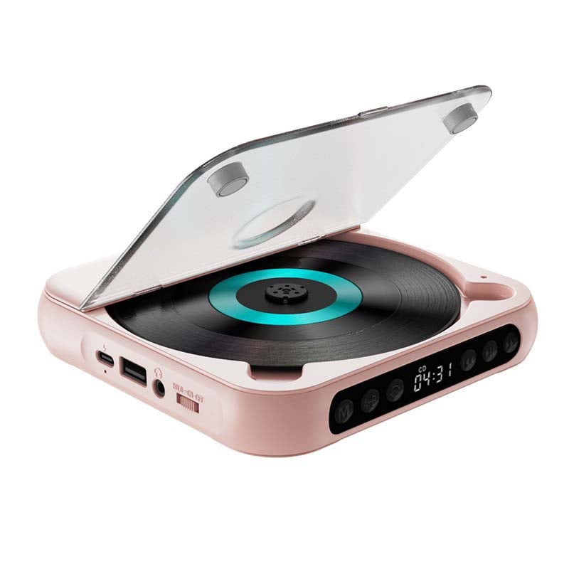 Růžový přehrávač se zvednutým průhledným víkem a tyrkysovým prstencem na disku, vlevo USB-C, USB port a konektor sluchátek. 14