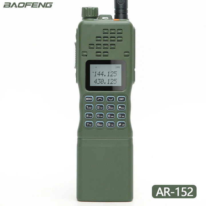 Baofeng AR-152 Funkgerät, olivgrün, tragbar, robust, mit Display und Tastenfeld, Outdoor-Kommunikation.