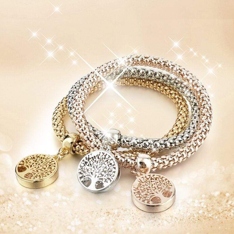 Dreifaches Armband-Set mit Lebensbaum-Anhänger in Gold, Silber und Roségold, glänzend.