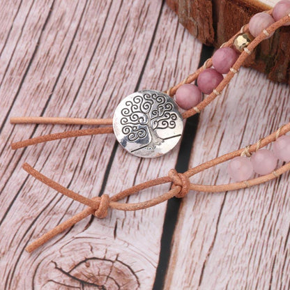 Lederarmband mit Lebensbaum-Anhänger, rosa Perlen, handgefertigt, Boho-Schmuck, Damenaccessoire.