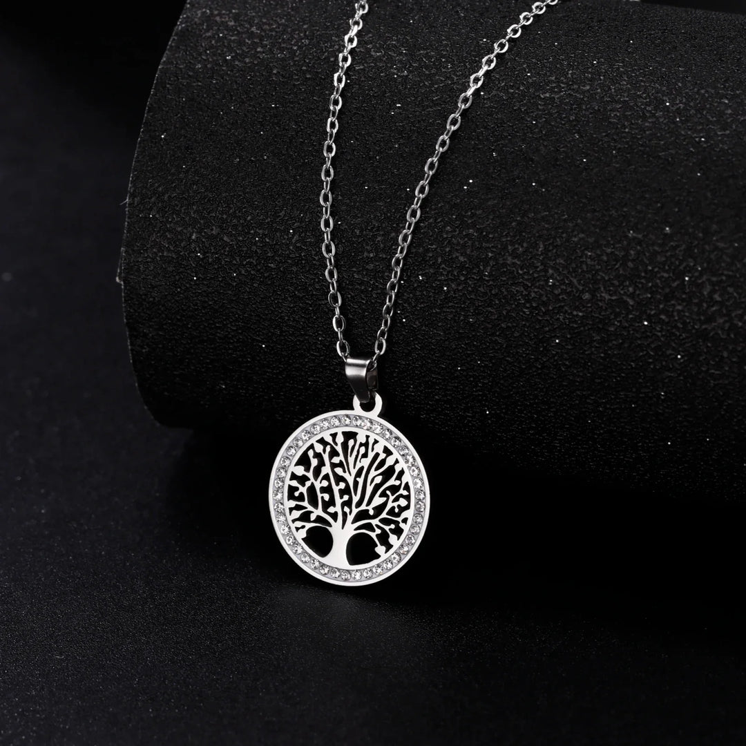 Silberne Lebensbaum-Halskette, runder Anhänger, filigranes Design, Damen-Schmuck.