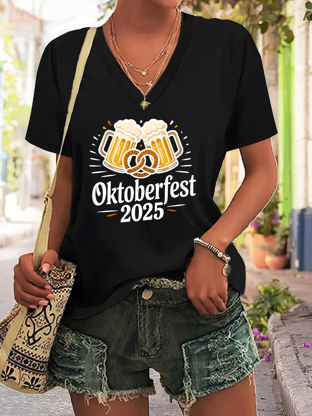 Dámské plus size V-krční tričko s grafickým potiskem – Anneliese Oktoberfest 2025