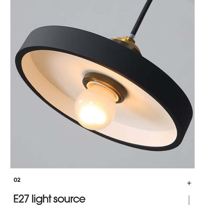 Schwarze Deckenleuchte mit E27-Glühbirne, modernes Design, energiesparend, Innenbeleuchtung.