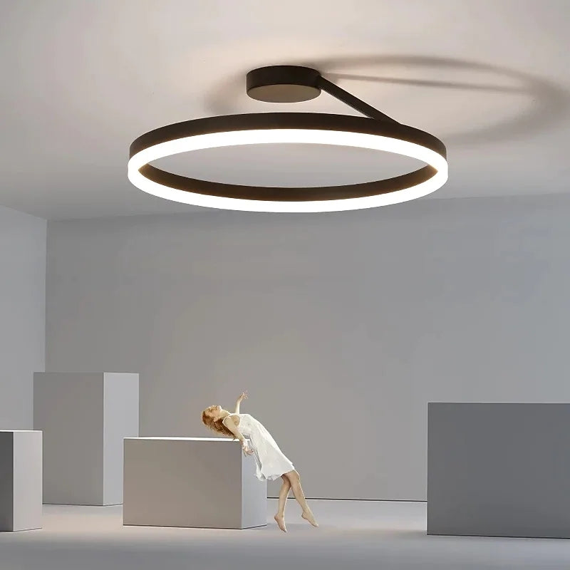 Moderne LED-Deckenleuchte, schwarz, rund, minimalistisch, energiesparend, Wohnzimmerbeleuchtung.