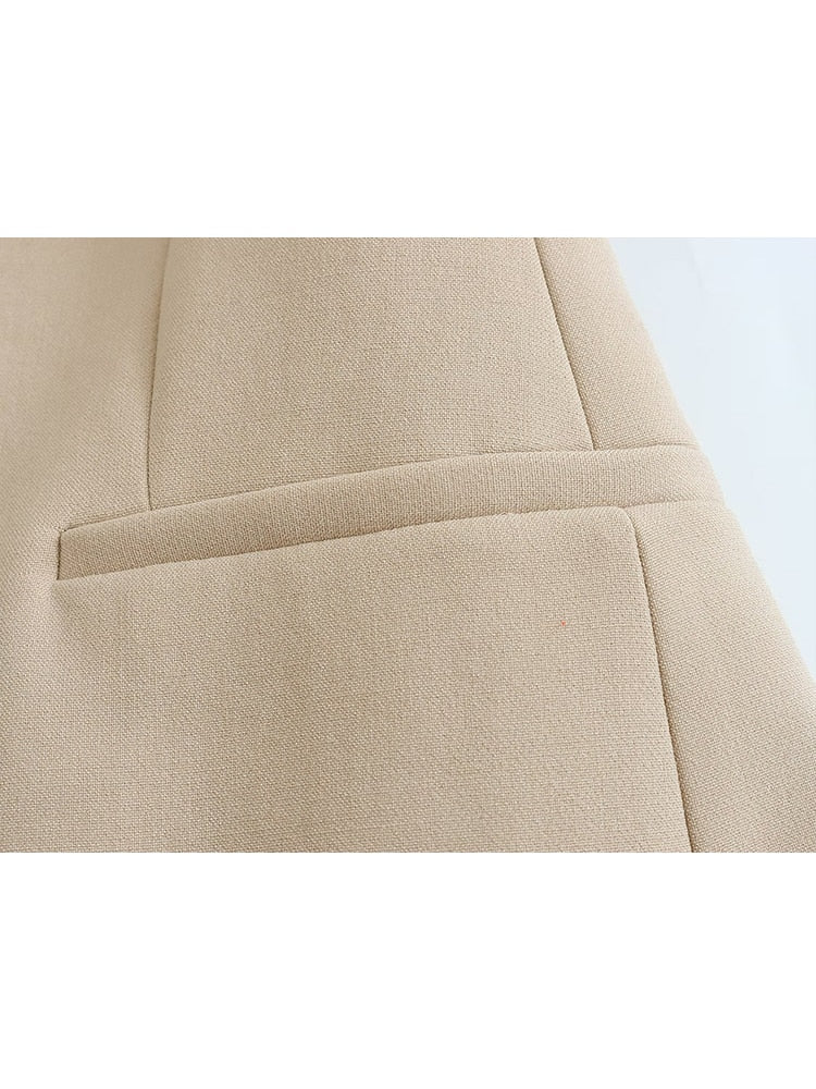 Beige Blazer aus Baumwolle, Nahaufnahme, elegantes Design, hochwertige Verarbeitung