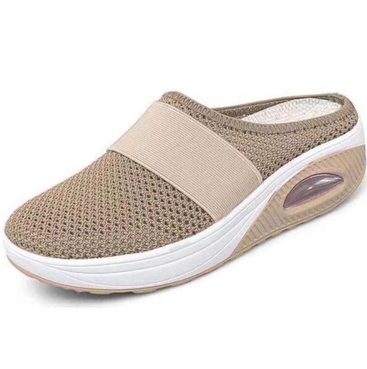 Beiger Damen-Sneaker mit Mesh-Obermaterial, rutschfeste Sohle, atmungsaktiv, bequem.
