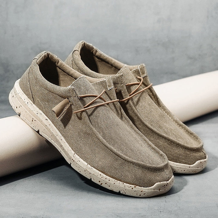 Beige Herren-Sneaker aus Leinen, lässig, atmungsaktiv, mit flexibler Sohle, ideal für Alltag.