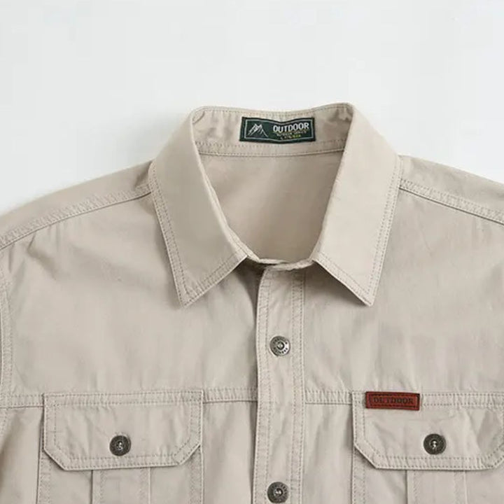 Beiges Outdoor-Hemd, Baumwolle, Langarm, Knopfleiste, zwei Brusttaschen, Herrenmode.