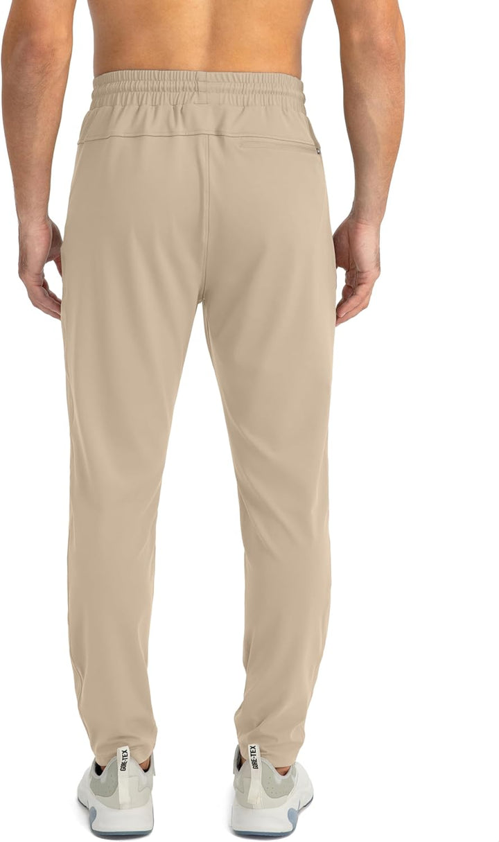 Beige Herren-Trainingshose, elastischer Bund, atmungsaktiv, ideal für Sport und Freizeit.