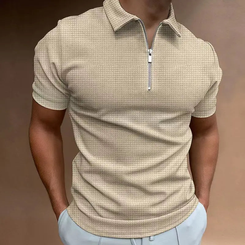 Beiges Herren-Poloshirt mit Reißverschluss, kurzärmelig, elegantes Design, Freizeitmode.
