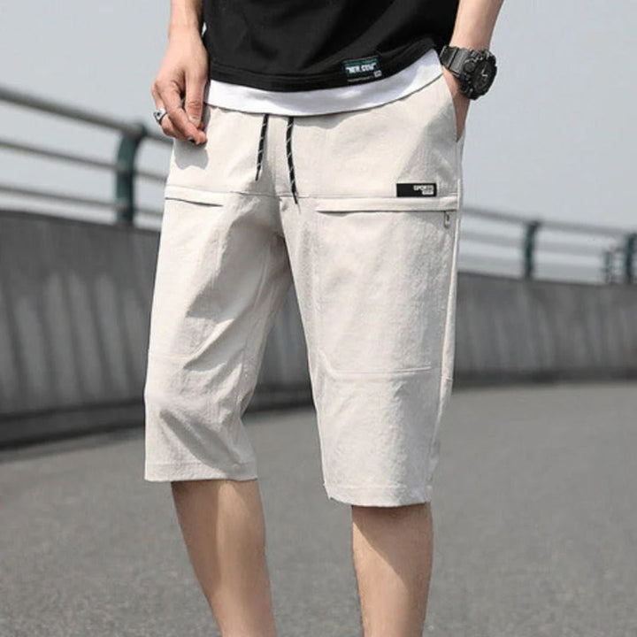 Herren-Shorts beige, Baumwolle, lässig, Sommermode, mit Taschen, Kordelzug, urbaner Stil.