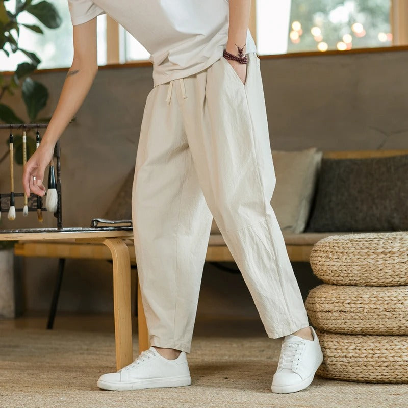 Beige Leinenhose für Herren, lässig, bequem, mit Kordelzug, ideal für Sommermode.