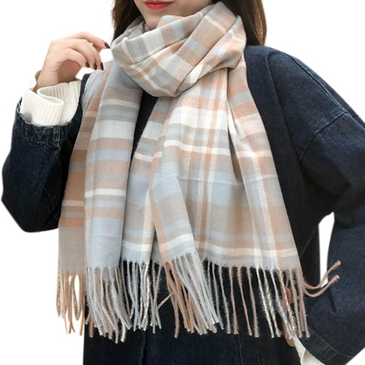 Damen Schal kariert beige-weiß, weiches Material, modisches Accessoire für Herbst und Winter.