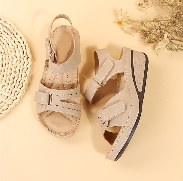 Beige Sandalen für Damen, Leder, Sommerschuhe, bequem, mit Klettverschluss, modisch.