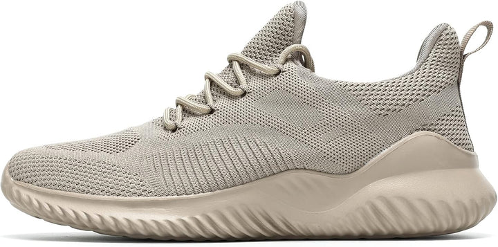 Beiger Sportschuh aus Mesh, atmungsaktiv, rutschfeste Sohle, ideal für Laufen und Fitness.