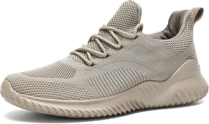 Beiger Sportschuh aus Mesh, atmungsaktiv, rutschfeste Sohle, ideal für Laufen und Fitness.