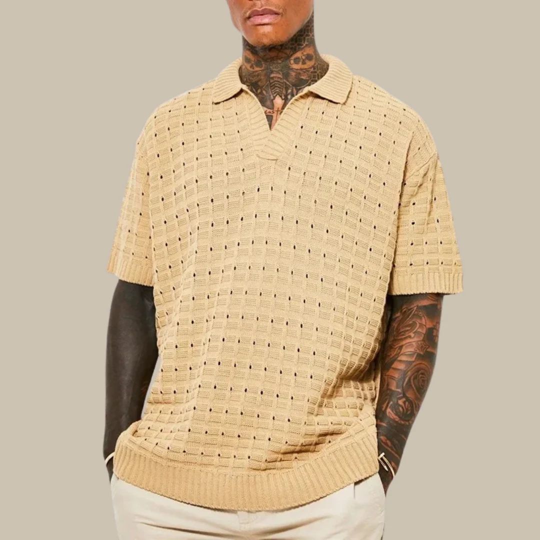 Beiges Herren-Poloshirt aus Strick, kurzärmelig, modisch, lässig, Sommermode.