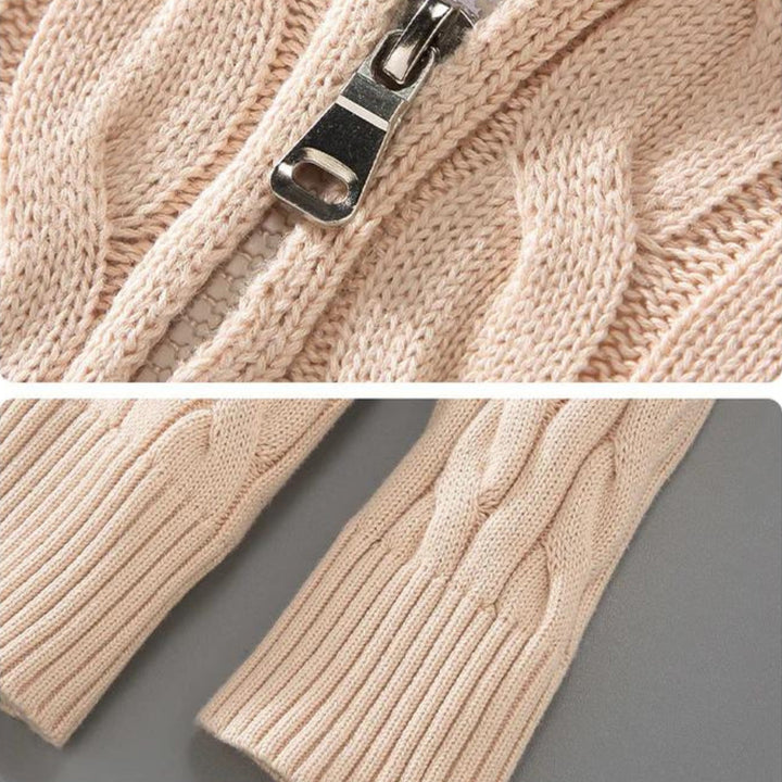 Beiger Strickpullover mit Zopfmuster, Reißverschluss, Baumwolle, Damenmode, Herbstbekleidung.