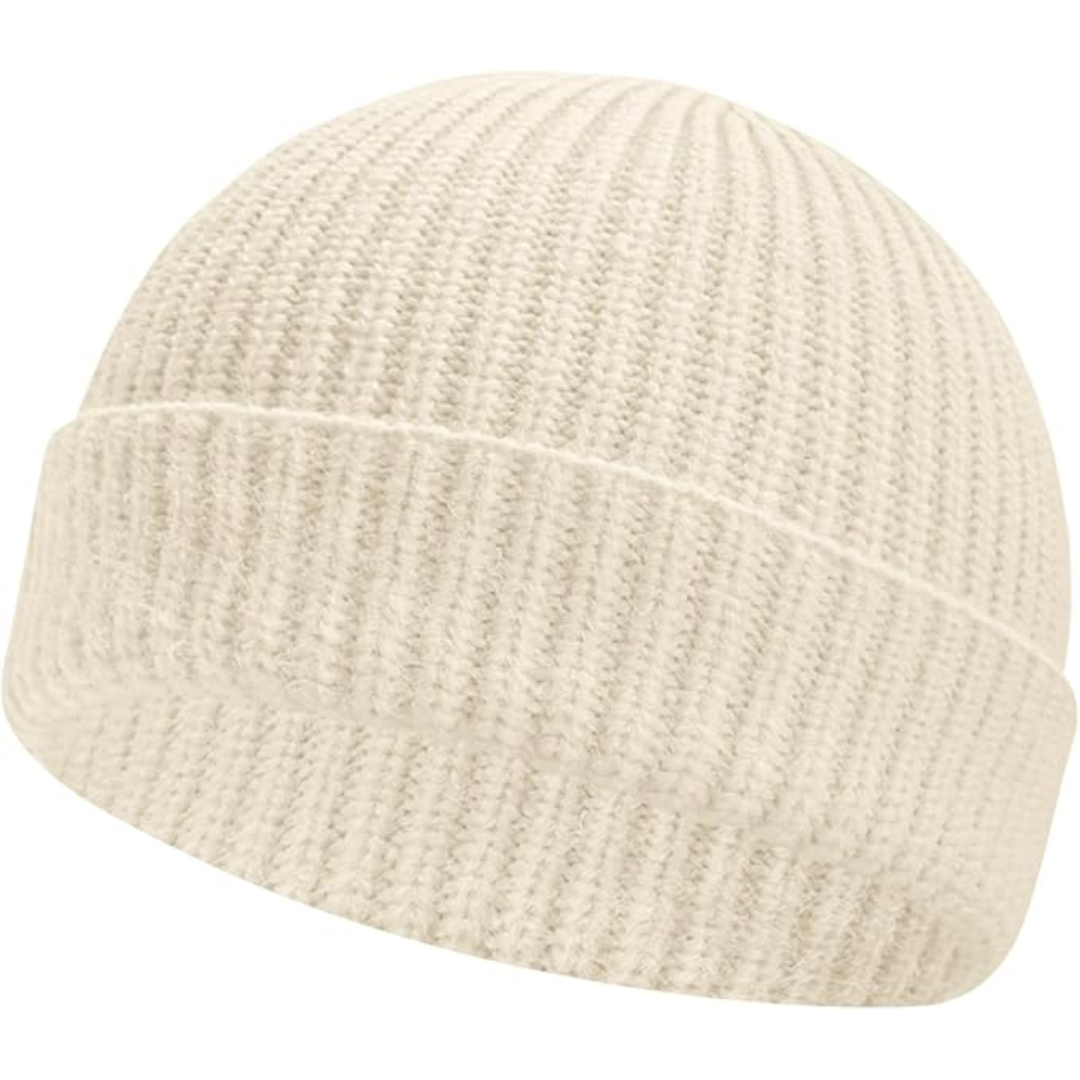 Weiße Strickmütze aus Wolle, warm und modisch, ideal für Winterkleidung und Outdoor-Aktivitäten.