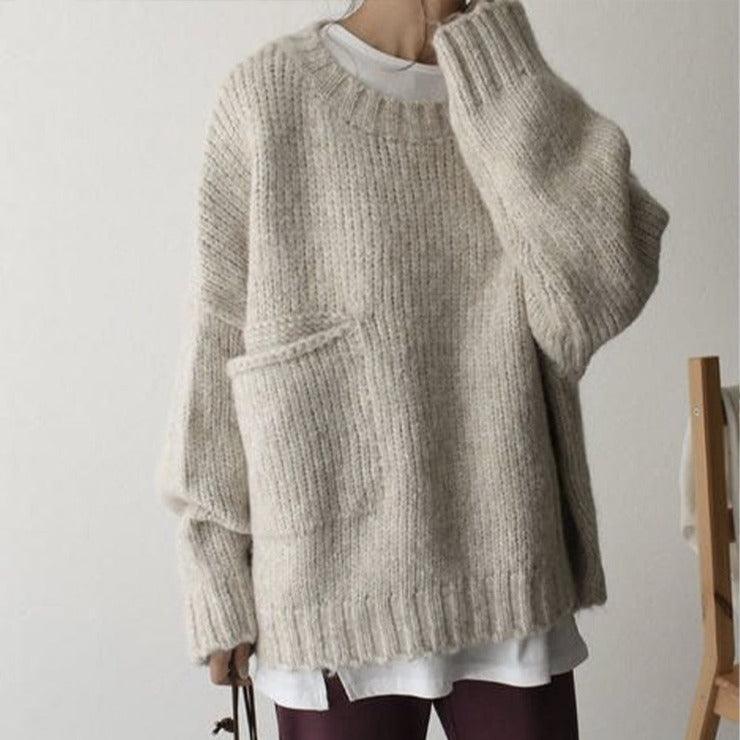 Beiger Oversize-Strickpullover Damen, grob gestrickt, mit Tasche, gemütlich, modisch.