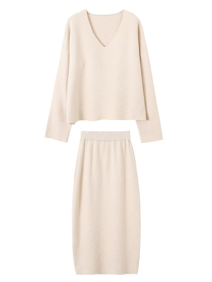 Beiges Damen-Strickset, V-Ausschnitt-Pullover und Midirock, elegant und modisch.