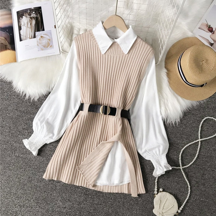 Beiges Strickkleid mit Gürtel, weiße Bluse, Damenmode, elegantes Outfit, Herbstkleidung.