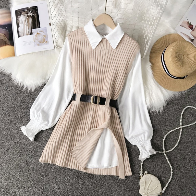 Beiges Strickkleid mit Gürtel, weiße Bluse, Damenmode, elegantes Outfit, Herbstmode.