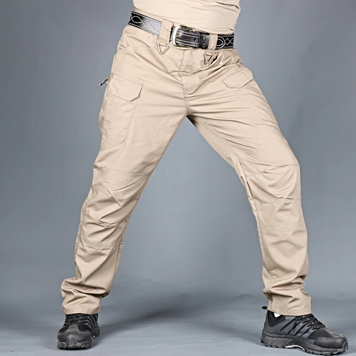 Beige taktische Hose für Herren, robust, mit Taschen, ideal für Outdoor-Aktivitäten.
