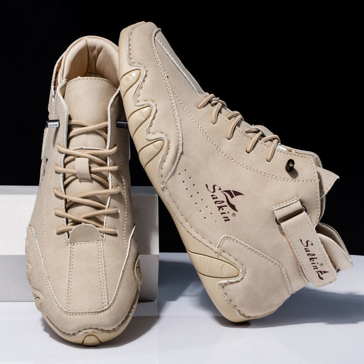 Beige Herren-Wanderschuhe aus Leder, rutschfeste Sohle, Salekin-Logo, Outdoor-Schuhe.