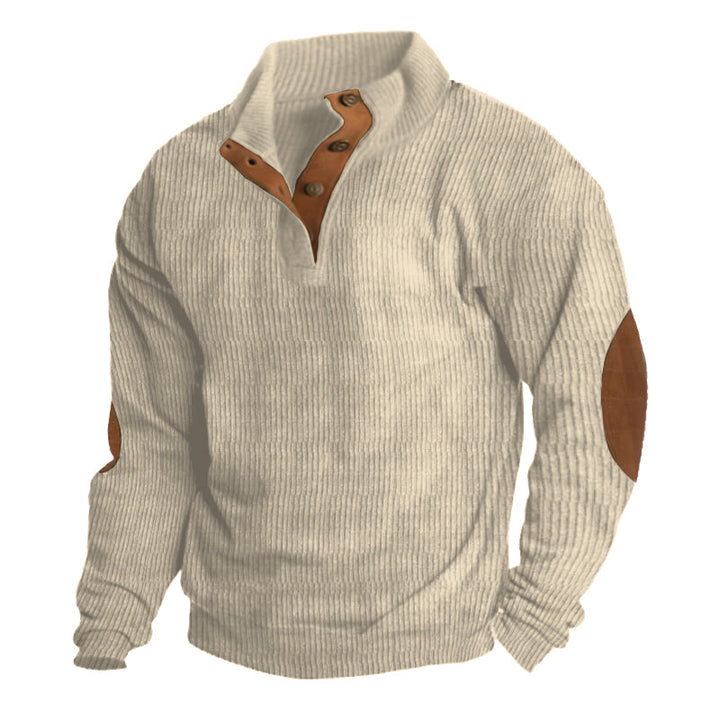 Beiger Strickpullover mit braunen Lederakzenten, Ellbogenpatches, Herrenmode, Herbstbekleidung.