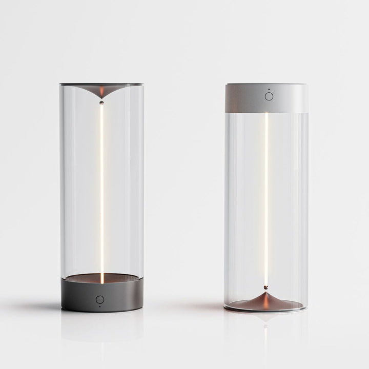 Moderne zylindrische Tischlampe, LED, Glas, Metall, minimalistisch, energiesparend, stilvoll.