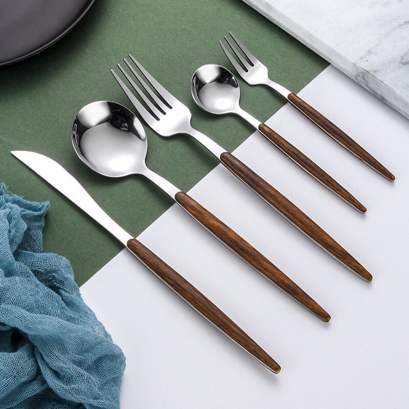 5-teiliges Besteckset, Edelstahl, Holzgriff, Messer, Gabel, Löffel, modern, elegant.