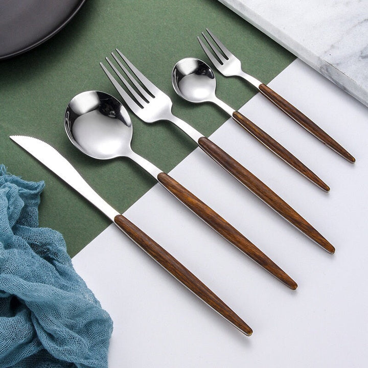 5-teiliges Besteckset, Edelstahl, Holzgriff, Messer, Gabel, Löffel, modern, elegant.