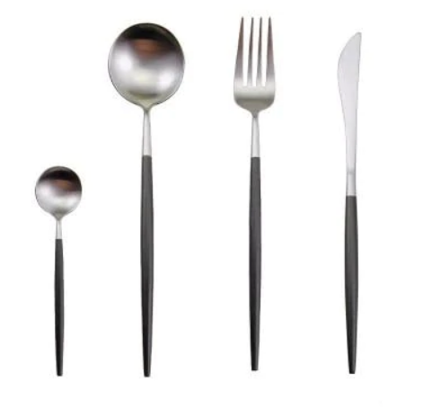 Schwarzes Edelstahl-Besteckset, Löffel, Gabel, Messer, modernes Design, Essbesteck.