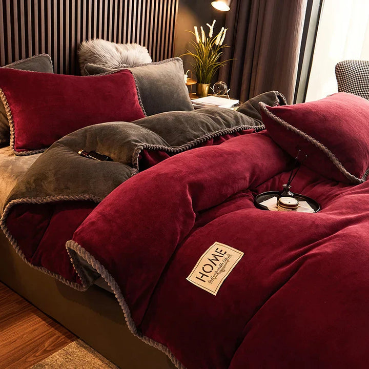 Rotes und graues Samt-Bettwäsche-Set, luxuriös, gemütlich, Schlafzimmer-Dekoration.
