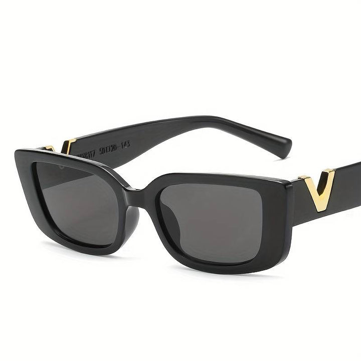 Schwarze rechteckige Sonnenbrille mit goldenen Details, modisch, UV-Schutz, Unisex-Design.