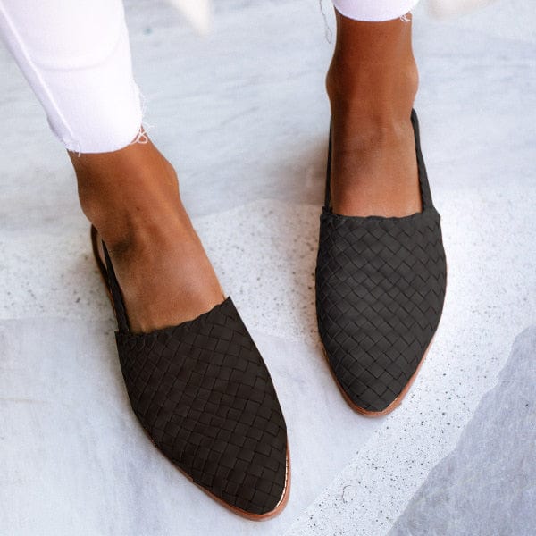 Schwarze geflochtene Lederslipper für Damen, modisch, bequem, ideal für den Sommer.