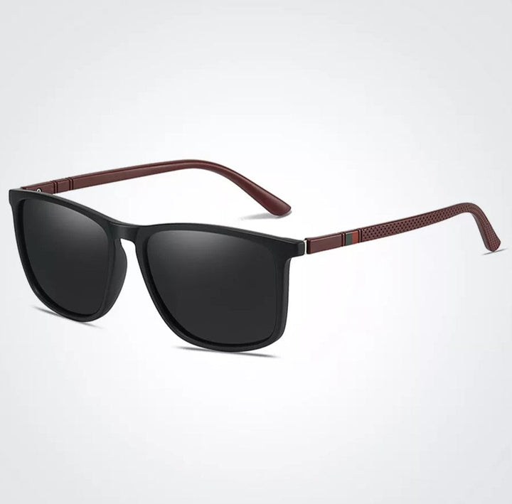 Schwarze Sonnenbrille mit roten Bügeln, UV-Schutz, modisches Accessoire für Herren.