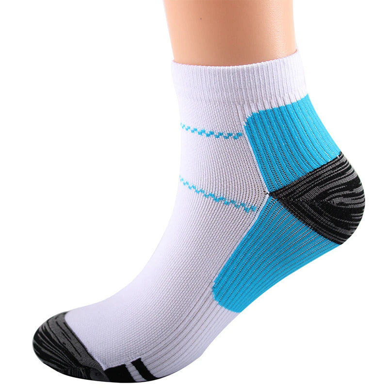 Weiße Sportsocke mit blauem und schwarzem Muster, atmungsaktiv, für Herren und Damen.