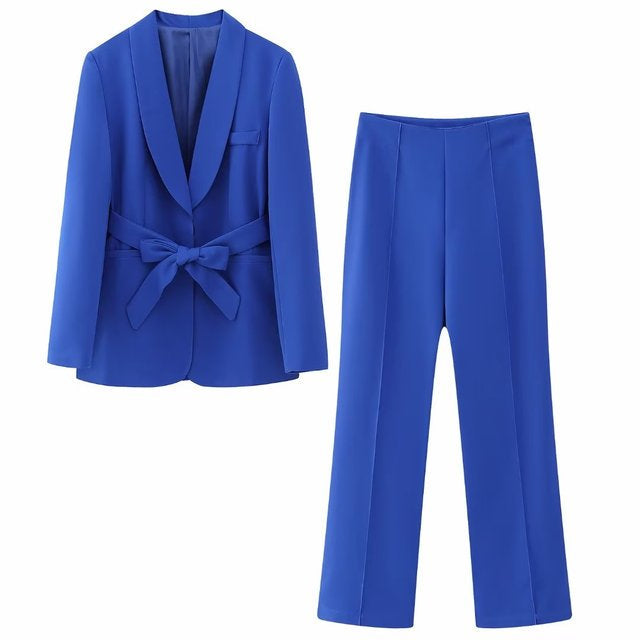 Blauer Damenanzug mit Blazer und Hose, elegantes 2-teiliges Set, Businessmode.